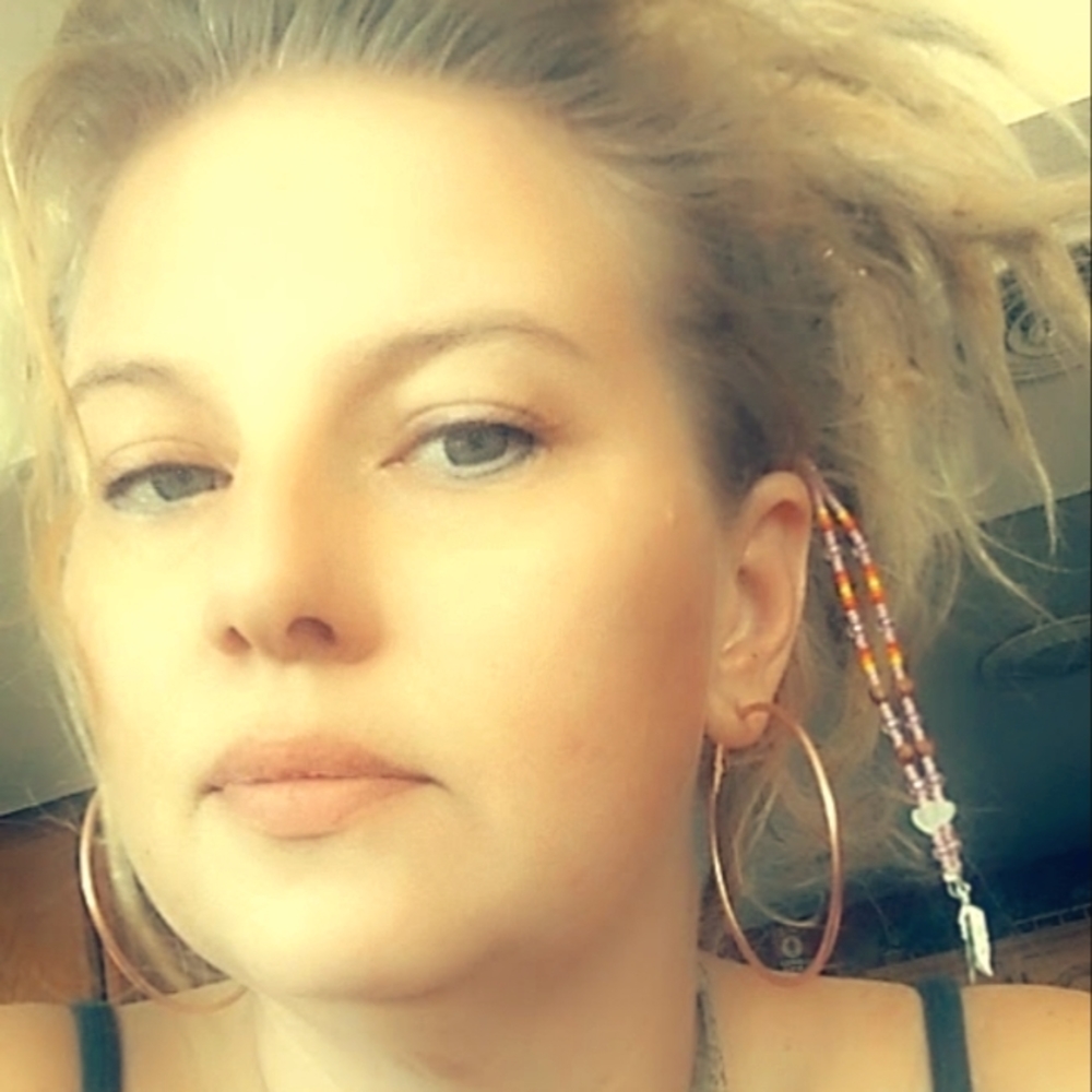 Meet your Posher, Crystal